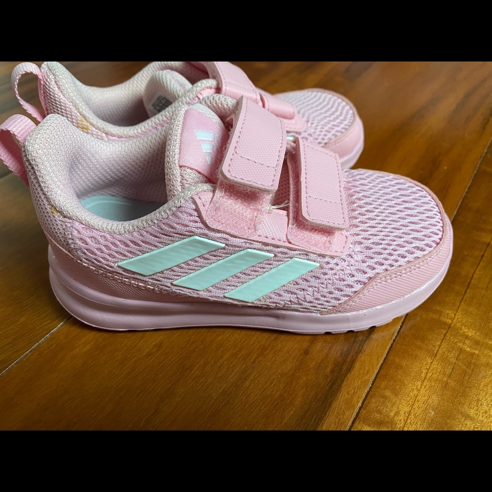 Never worn adidas sneakers